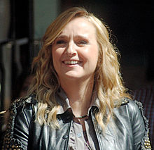 How tall is Melissa Etheridge?